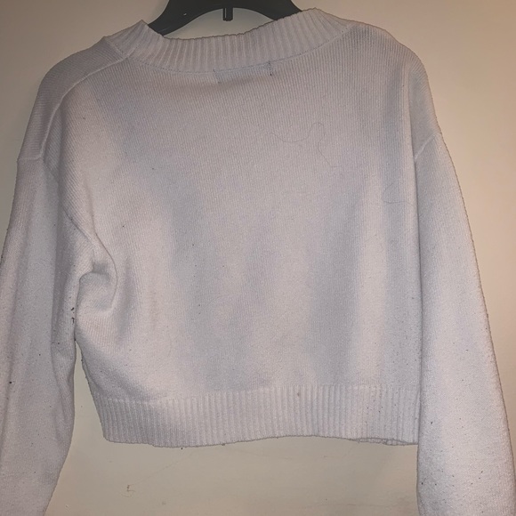 It has a little bit of fuzz but it is removable! - Picture 2 of 4